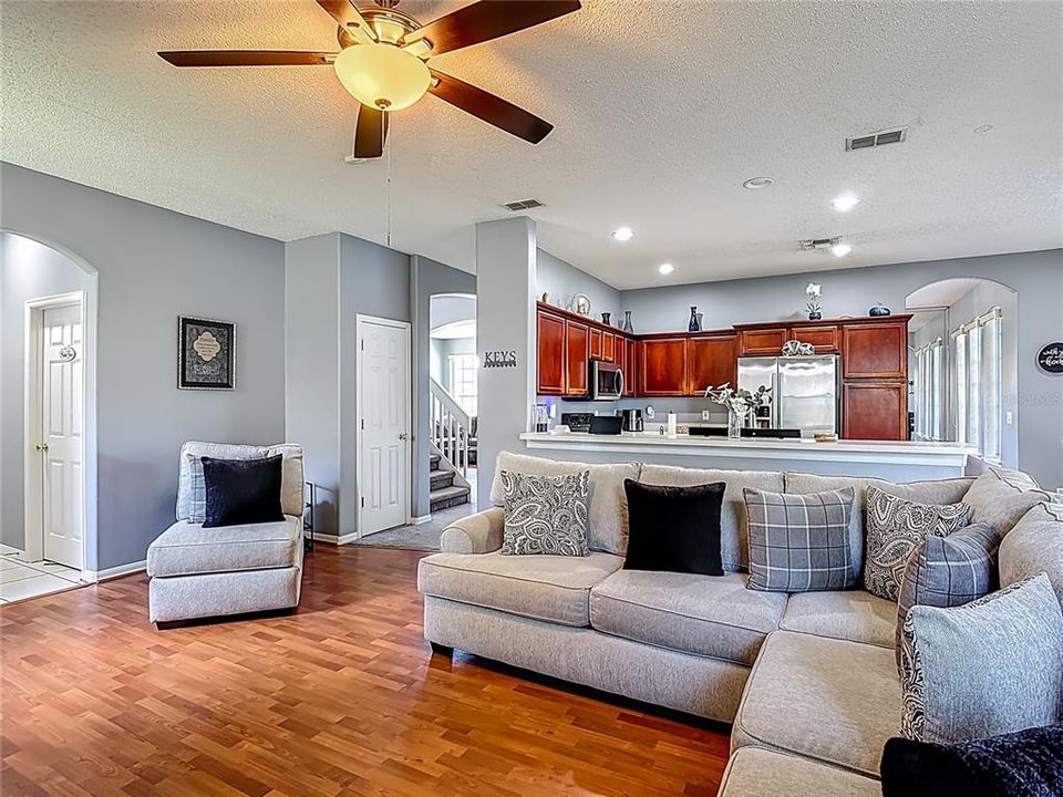 For Rent: $3,000 (4 beds, 2 baths, 3061 Square Feet)