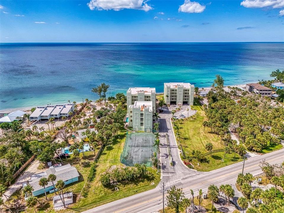 Active With Contract: $1,399,000 (3 beds, 2 baths, 2639 Square Feet)