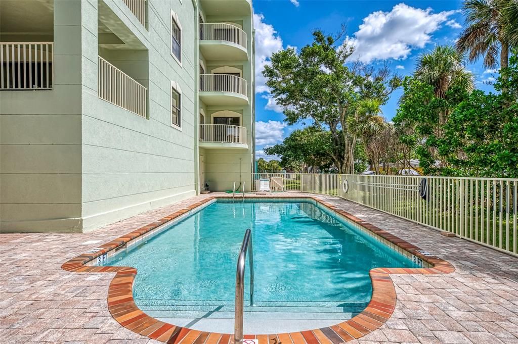 Active With Contract: $1,399,000 (3 beds, 2 baths, 2639 Square Feet)