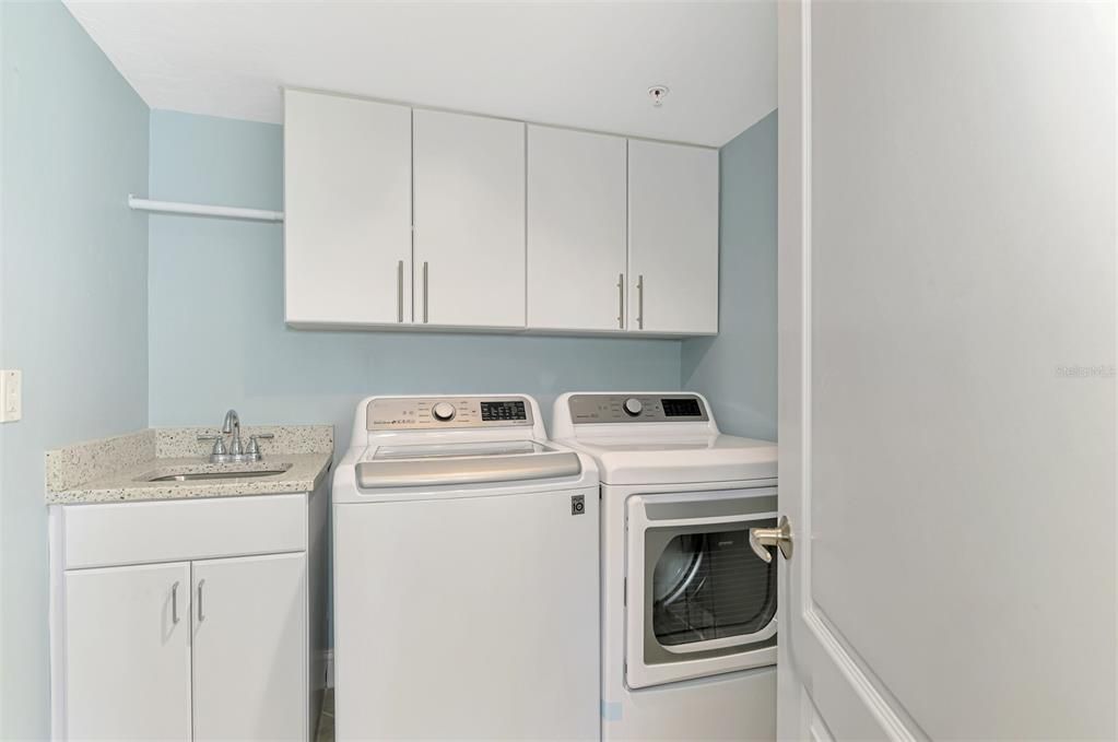 Active With Contract: $1,399,000 (3 beds, 2 baths, 2639 Square Feet)