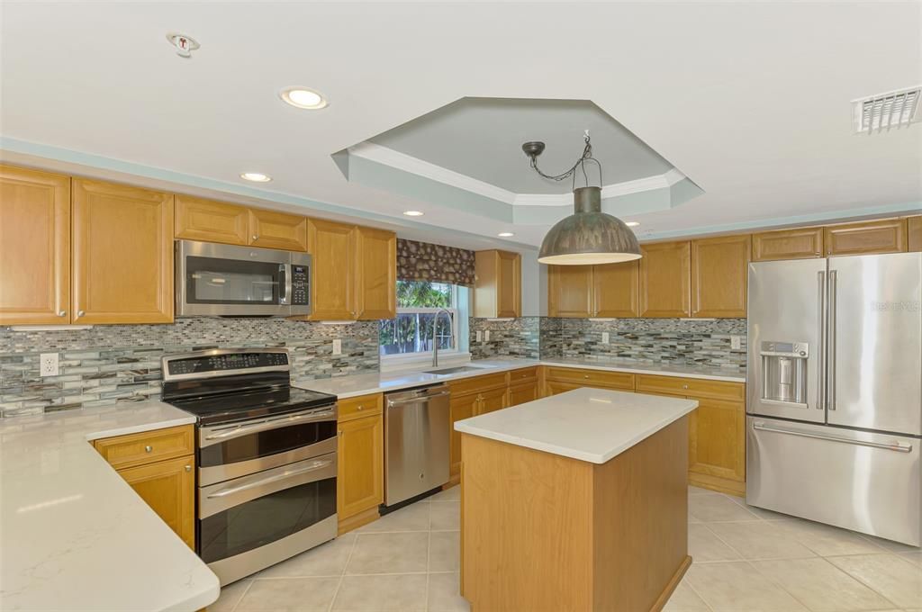 Active With Contract: $1,399,000 (3 beds, 2 baths, 2639 Square Feet)