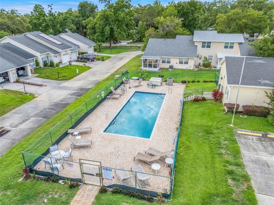 合同活跃: $225,000 (2 贝兹, 2 浴室, 1100 平方英尺)