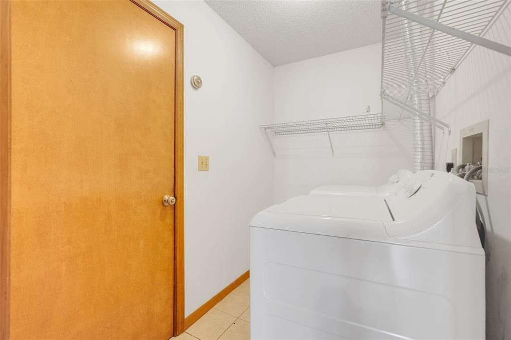 合同活跃: $225,000 (2 贝兹, 2 浴室, 1100 平方英尺)