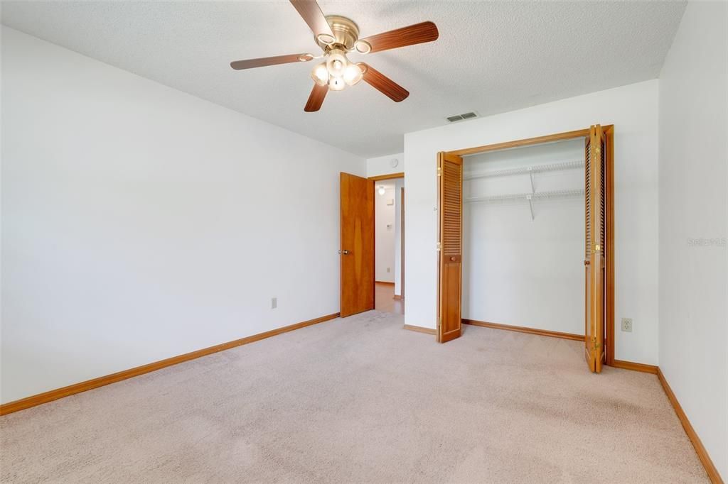 合同活跃: $225,000 (2 贝兹, 2 浴室, 1100 平方英尺)