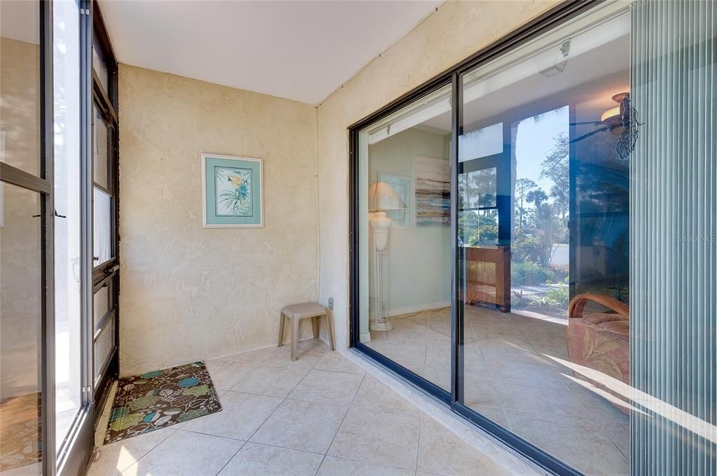 合同活跃: $175,000 (2 贝兹, 2 浴室, 888 平方英尺)