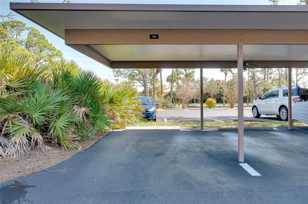 合同活跃: $175,000 (2 贝兹, 2 浴室, 888 平方英尺)