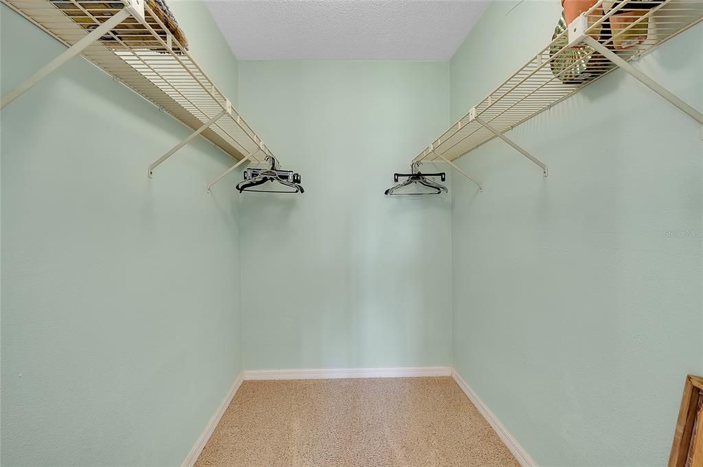 合同活跃: $175,000 (2 贝兹, 2 浴室, 888 平方英尺)