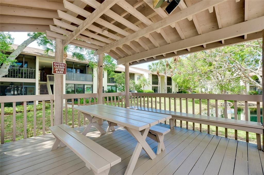 合同活跃: $175,000 (2 贝兹, 2 浴室, 888 平方英尺)