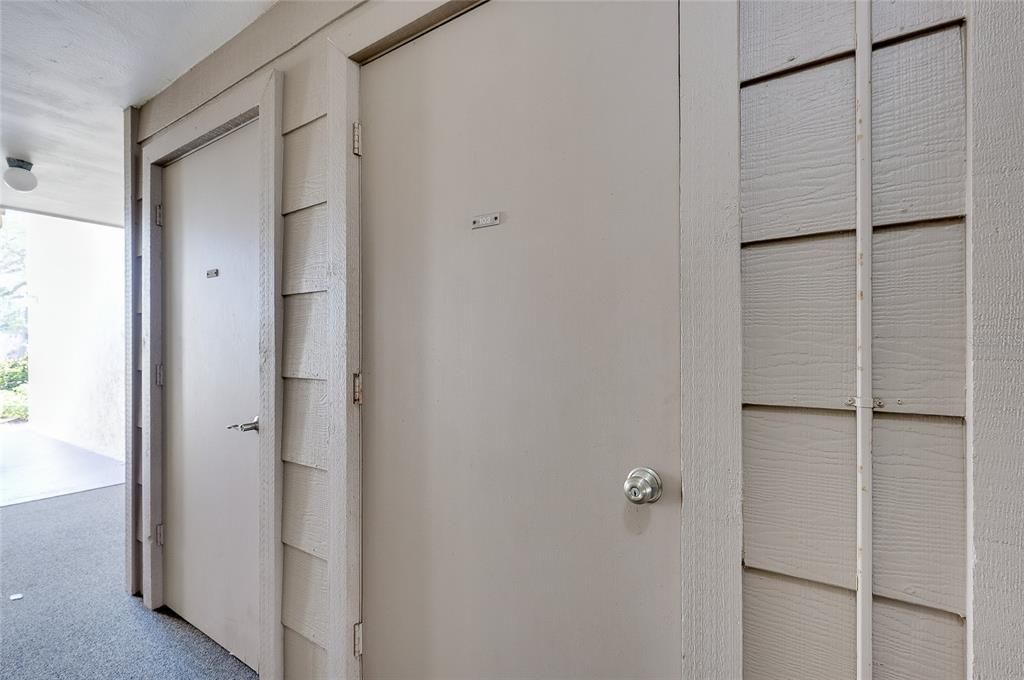 合同活跃: $175,000 (2 贝兹, 2 浴室, 888 平方英尺)