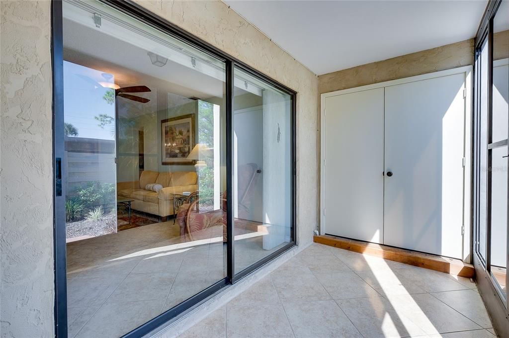 合同活跃: $175,000 (2 贝兹, 2 浴室, 888 平方英尺)