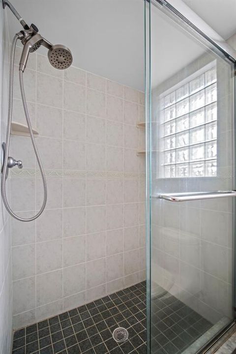 En Venta: $749,900 (4 camas, 2 baños, 2198 Pies cuadrados)