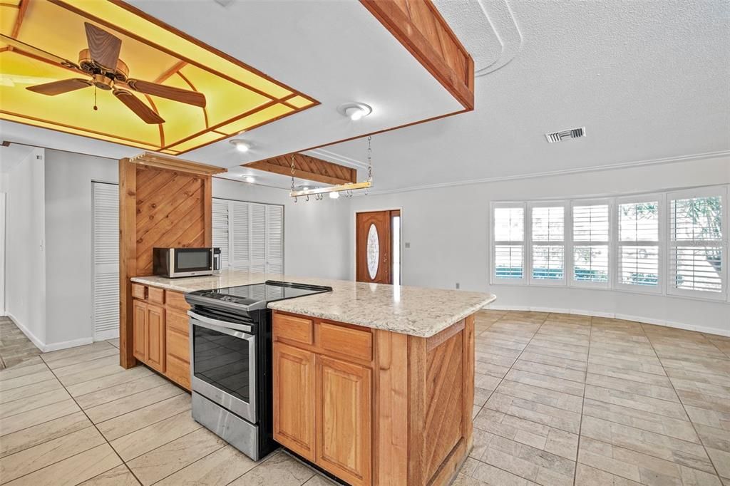 En Venta: $749,900 (4 camas, 2 baños, 2198 Pies cuadrados)