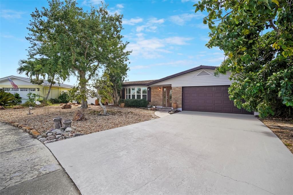 En Venta: $749,900 (4 camas, 2 baños, 2198 Pies cuadrados)