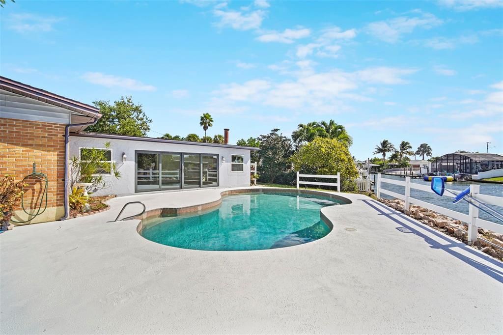 En Venta: $749,900 (4 camas, 2 baños, 2198 Pies cuadrados)