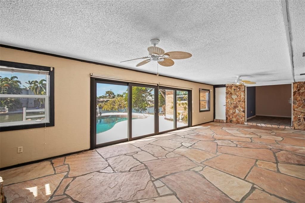 En Venta: $749,900 (4 camas, 2 baños, 2198 Pies cuadrados)