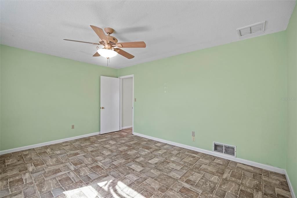 En Venta: $749,900 (4 camas, 2 baños, 2198 Pies cuadrados)