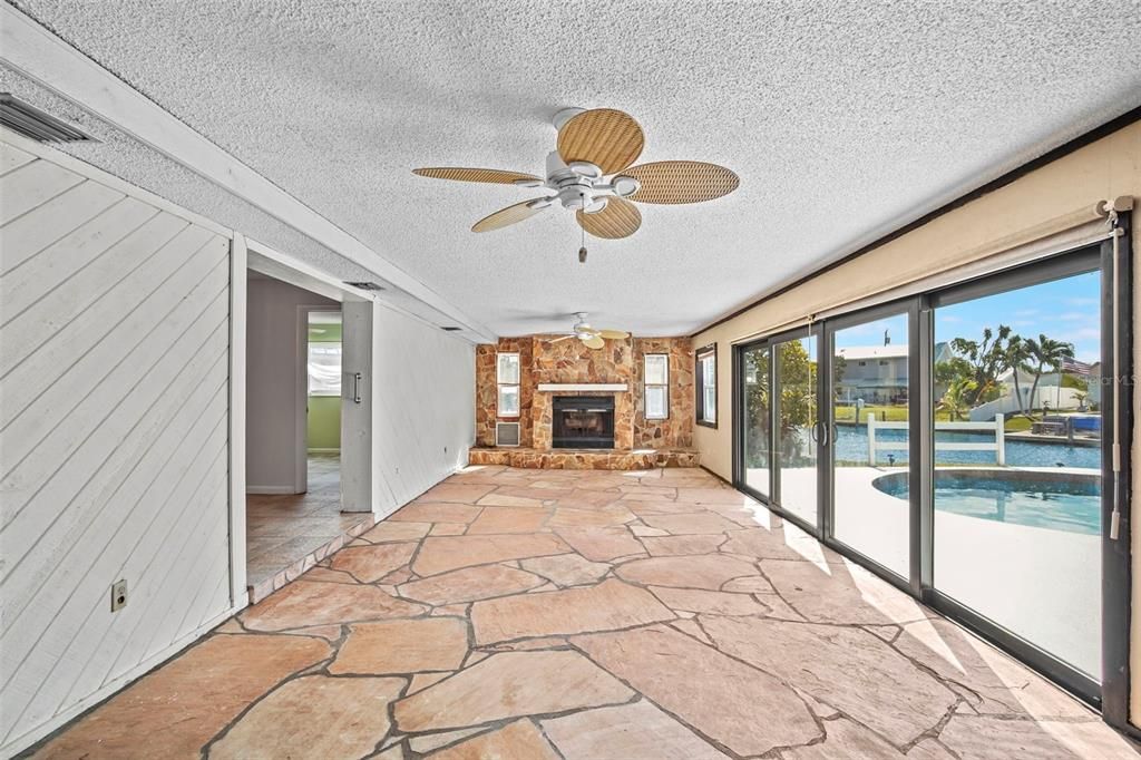 En Venta: $749,900 (4 camas, 2 baños, 2198 Pies cuadrados)