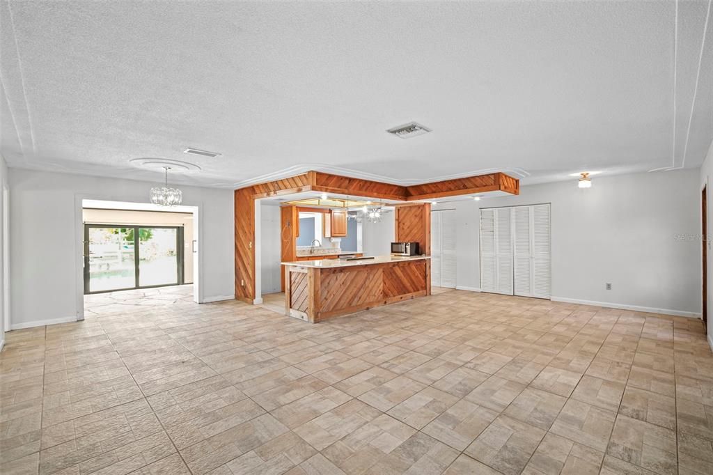 En Venta: $749,900 (4 camas, 2 baños, 2198 Pies cuadrados)