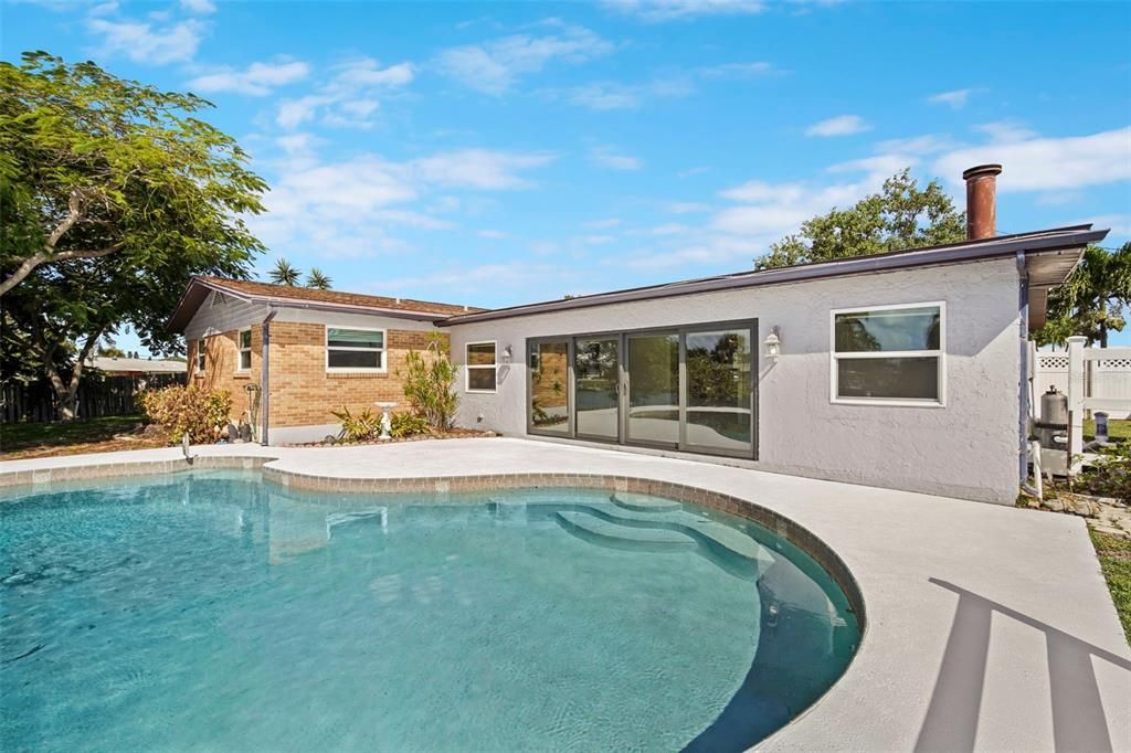 En Venta: $749,900 (4 camas, 2 baños, 2198 Pies cuadrados)