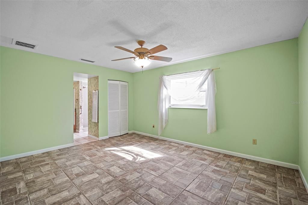 En Venta: $749,900 (4 camas, 2 baños, 2198 Pies cuadrados)