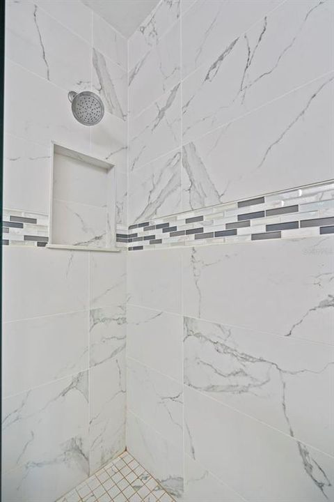 En Venta: $749,900 (4 camas, 2 baños, 2198 Pies cuadrados)