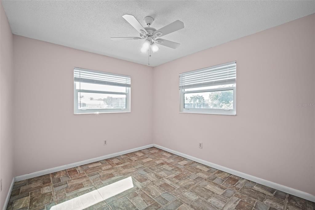 En Venta: $749,900 (4 camas, 2 baños, 2198 Pies cuadrados)