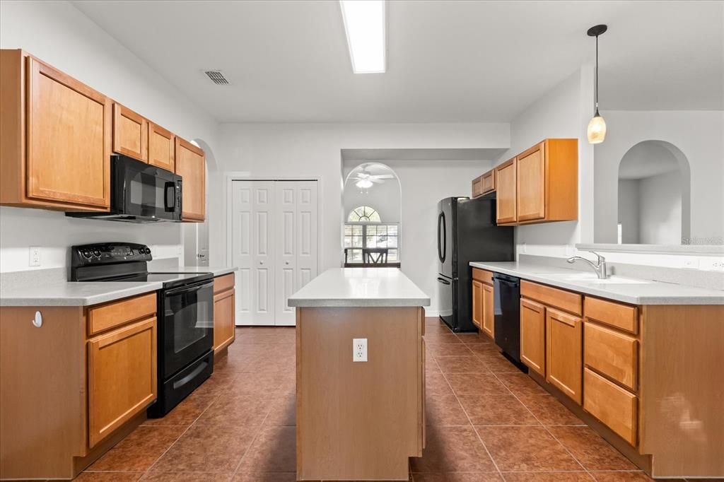 For Sale: $354,900 (3 beds, 2 baths, 2700 Square Feet)