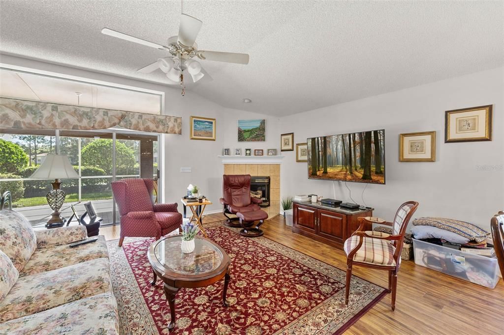 Active With Contract: $2,150 (3 beds, 2 baths, 1762 Square Feet)