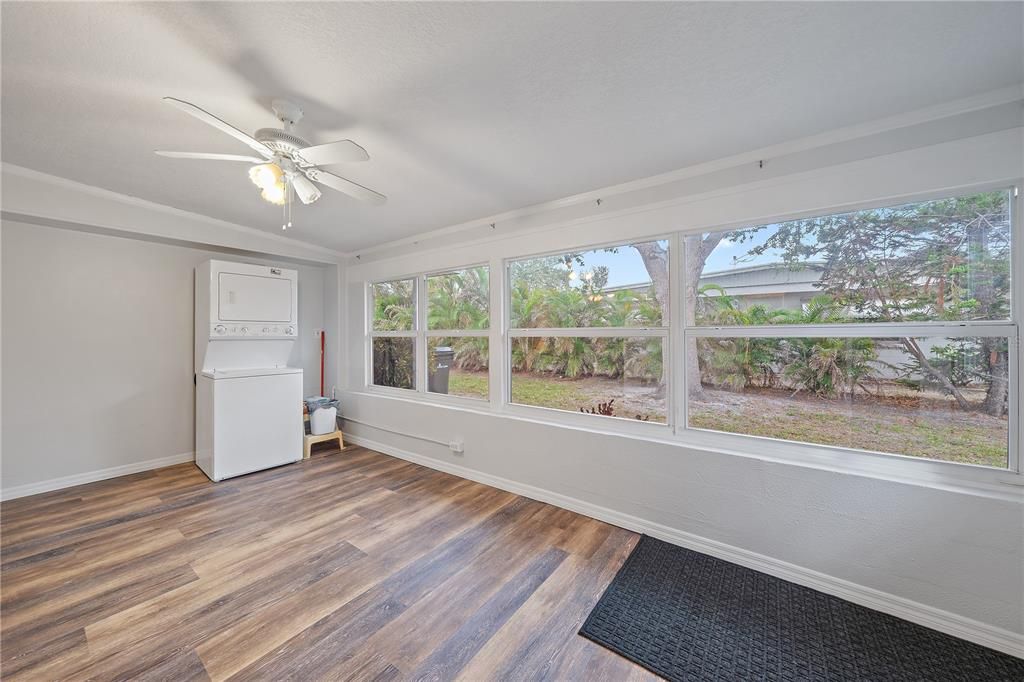 For Sale: $199,000 (2 beds, 1 baths, 1226 Square Feet)