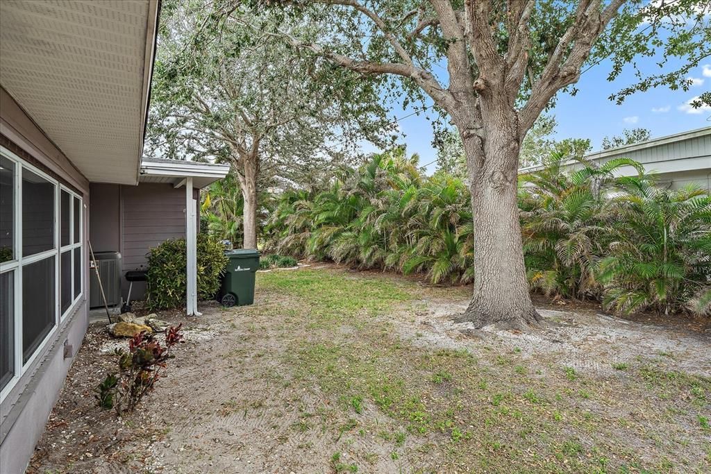 For Sale: $199,000 (2 beds, 1 baths, 1226 Square Feet)