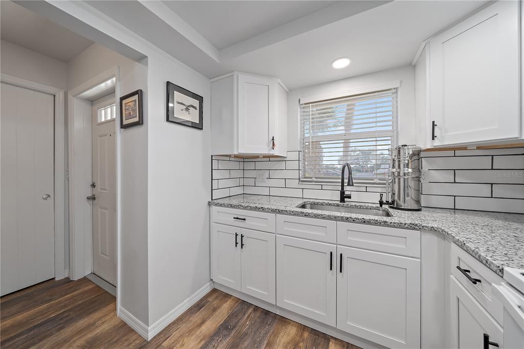 For Sale: $199,000 (2 beds, 1 baths, 1226 Square Feet)