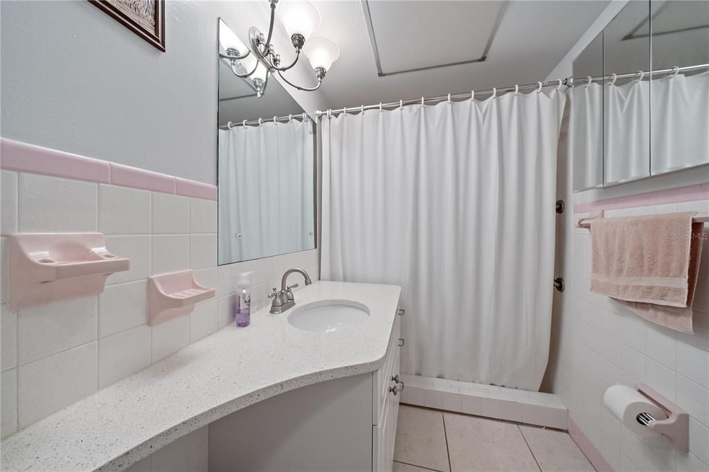 For Sale: $199,000 (2 beds, 1 baths, 1226 Square Feet)