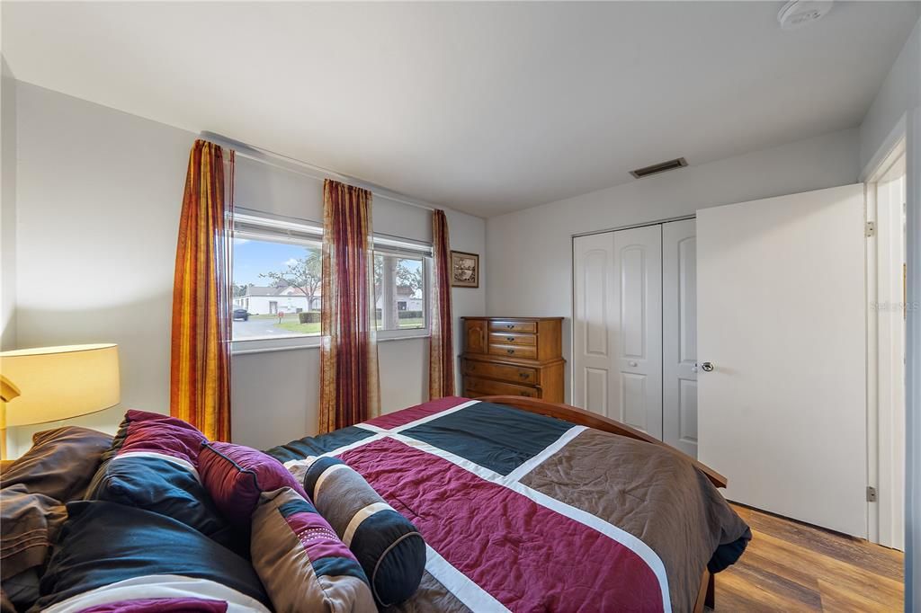 For Sale: $199,000 (2 beds, 1 baths, 1226 Square Feet)