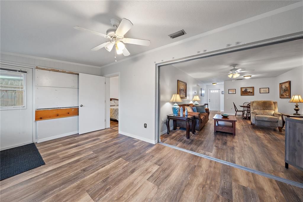 For Sale: $199,000 (2 beds, 1 baths, 1226 Square Feet)