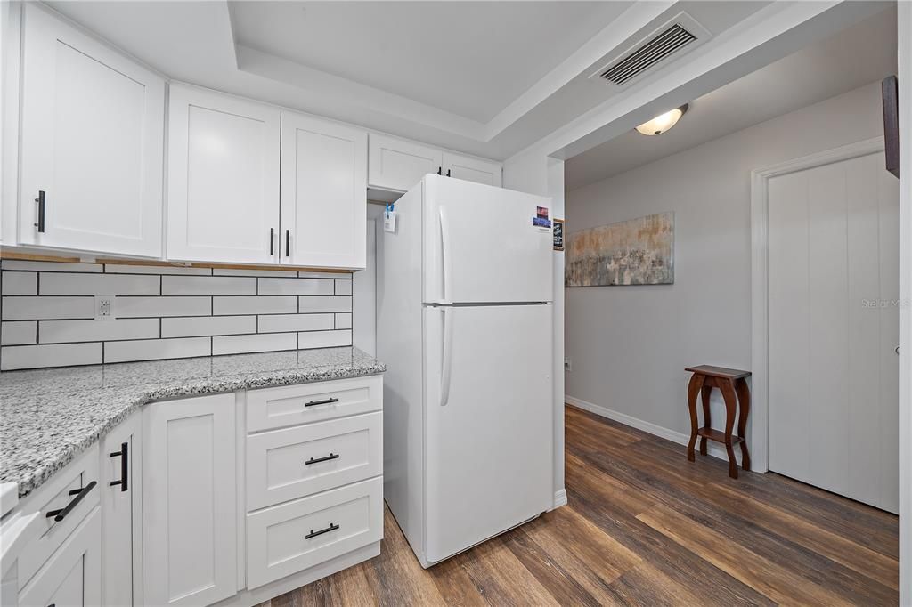 For Sale: $199,000 (2 beds, 1 baths, 1226 Square Feet)