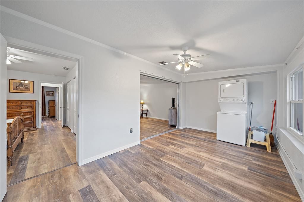 For Sale: $199,000 (2 beds, 1 baths, 1226 Square Feet)