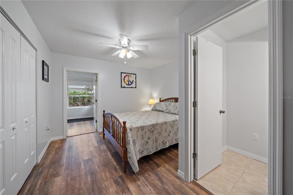 For Sale: $199,000 (2 beds, 1 baths, 1226 Square Feet)