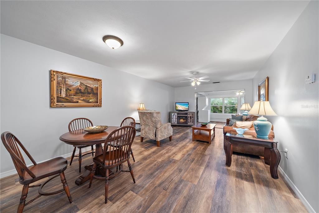 For Sale: $199,000 (2 beds, 1 baths, 1226 Square Feet)