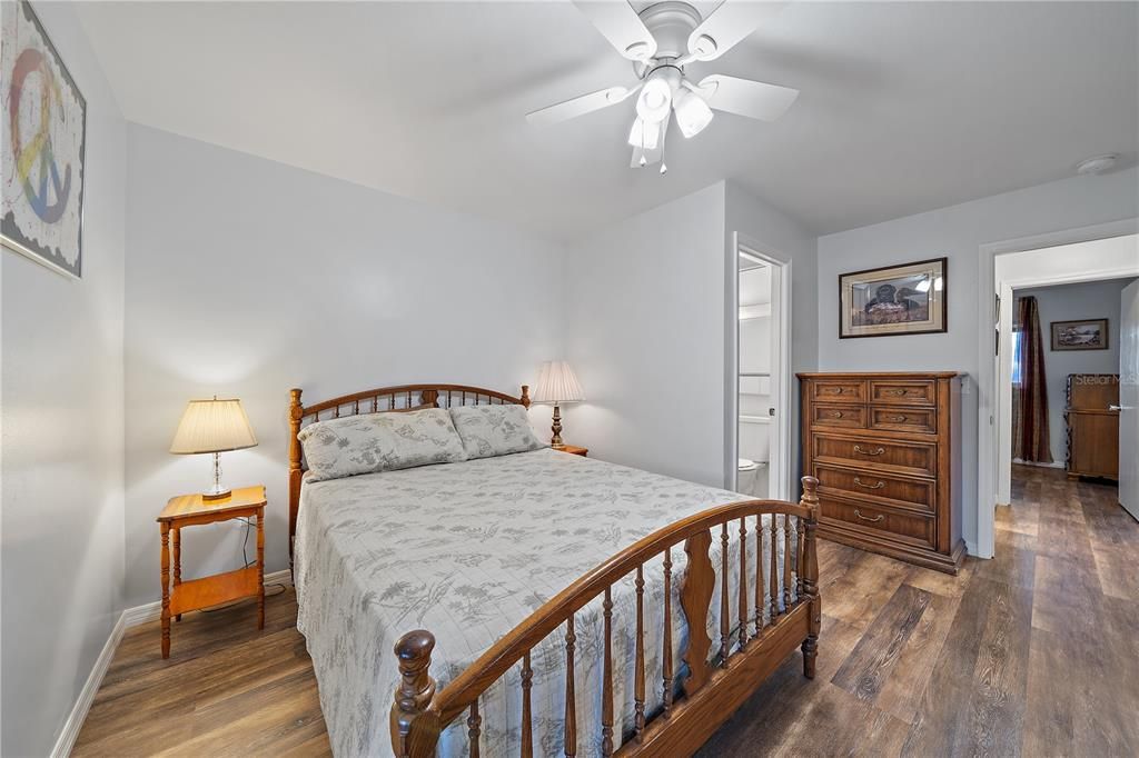 For Sale: $199,000 (2 beds, 1 baths, 1226 Square Feet)