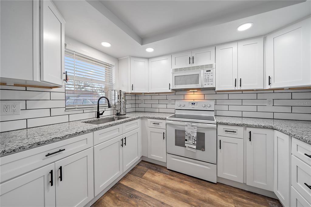 For Sale: $199,000 (2 beds, 1 baths, 1226 Square Feet)