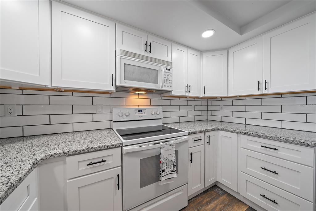 For Sale: $199,000 (2 beds, 1 baths, 1226 Square Feet)