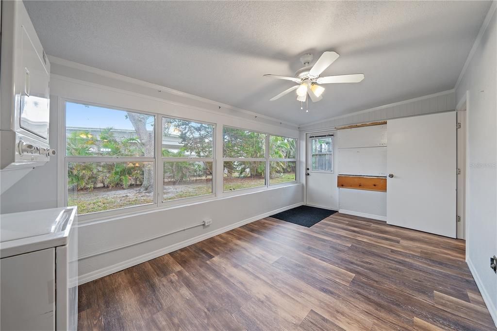 For Sale: $199,000 (2 beds, 1 baths, 1226 Square Feet)