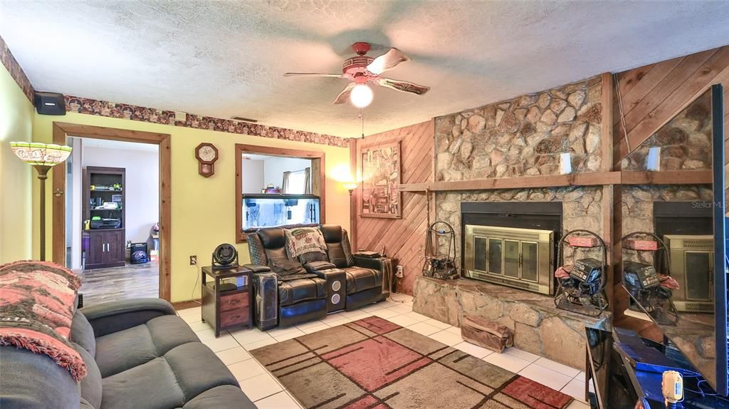 For Sale: $229,999 (3 beds, 1 baths, 1339 Square Feet)