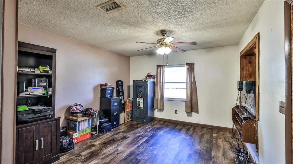 For Sale: $229,999 (3 beds, 1 baths, 1339 Square Feet)