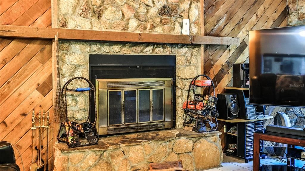 For Sale: $229,999 (3 beds, 1 baths, 1339 Square Feet)