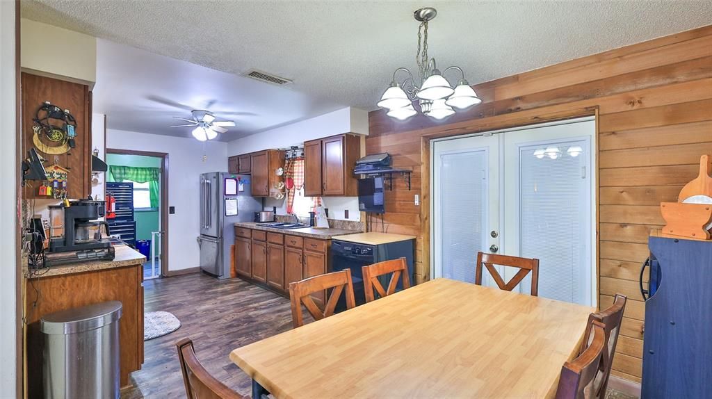 For Sale: $229,999 (3 beds, 1 baths, 1339 Square Feet)