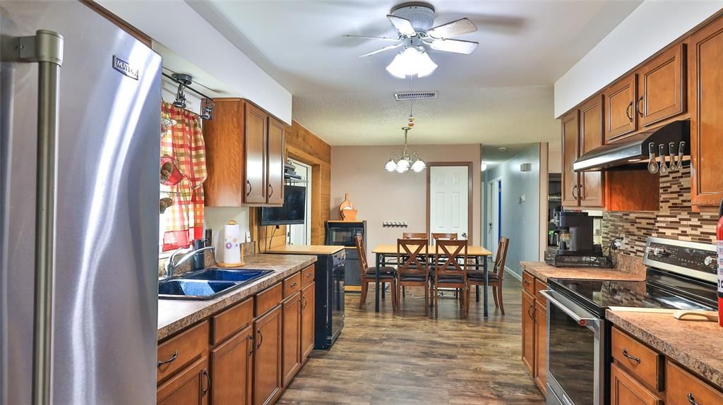 For Sale: $229,999 (3 beds, 1 baths, 1339 Square Feet)