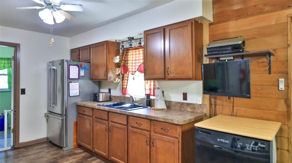 For Sale: $229,999 (3 beds, 1 baths, 1339 Square Feet)