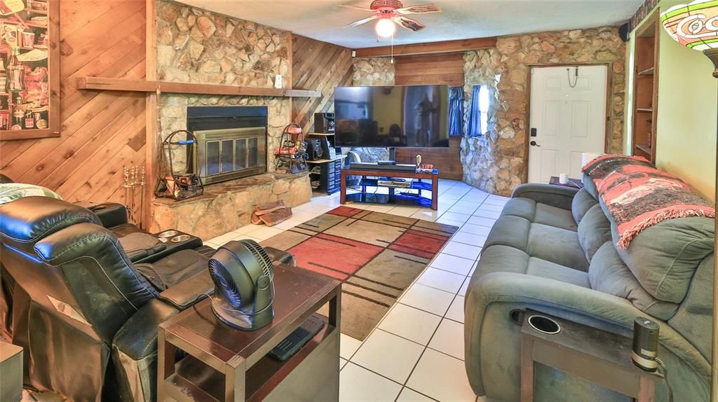 For Sale: $229,999 (3 beds, 1 baths, 1339 Square Feet)