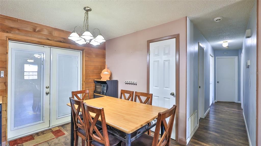 For Sale: $229,999 (3 beds, 1 baths, 1339 Square Feet)